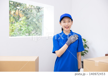 引越し 女性スタッフのポートレート 引越し 女性スタッフのポートレート 140972453
