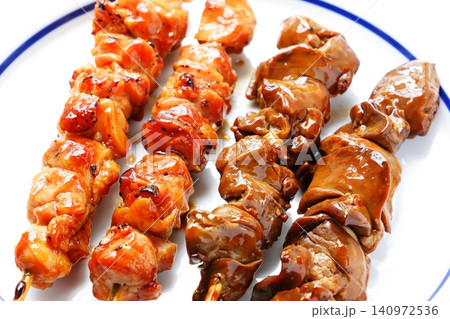 やきとり - 炭火でじっくり焼いた焼き鳥の盛り合わせ(タレ) やきとり - 炭火でじっくり焼いた焼き鳥の盛り合わせ(タレ) 140972536