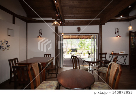 おしゃれなカフェの店内 おしゃれなカフェの店内 140972953