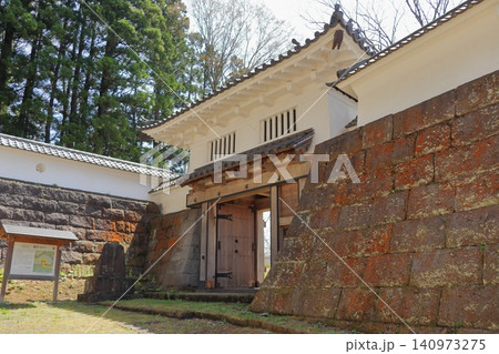 三戸城跡の綱御門と石垣｜糠部神社へと続く国史跡の城門風景 青森県三戸町 140973275
