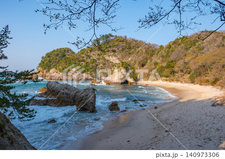 浦富海岸 大鴨ケ磯 鳥取県岩美郡岩美町 浦富海岸 大鴨ケ磯 鳥取県岩美郡岩美町 140973306