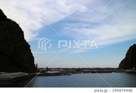 北海道斜里町ウトロの港湾風景 北海道斜里町ウトロの港湾風景 140974496