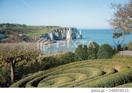 Jardins d'Etretat on the Alabaster Coast Cliffs Jardins d'Etretat on the Alabaster Coast Cliffs 140978513