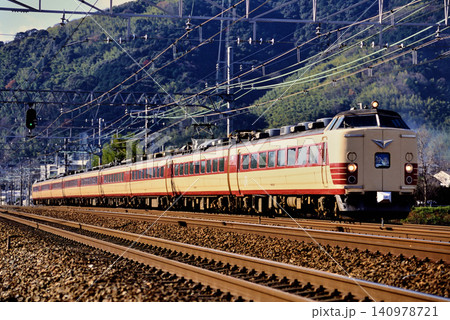 2007年　東海道線を走る485系L特急雷鳥9両 140978721