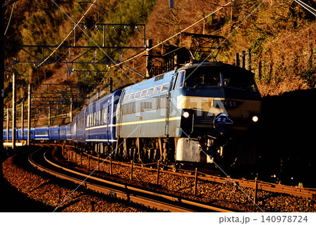 2008年　東海道線を走るEF6653ブルートレイン富士・はやぶさ 140978724