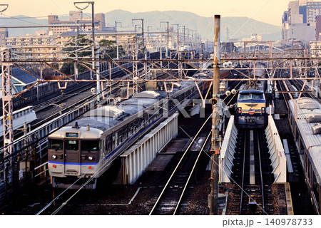 2007年 東海道線を走る113系湖西線普通電車8両 2007年 東海道線を走る113系湖西線普通電車8両 140978733