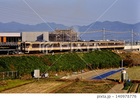 2007年 築堤を走る113系回送電車4両 2007年 築堤を走る113系回送電車4両 140978776
