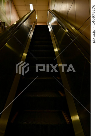 Close-up of the escalator. escalator convergence line. Indoor view. 140979276