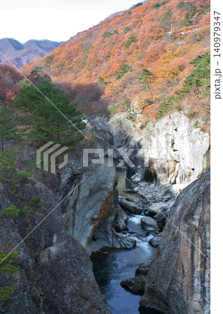 奥鬼怒 むささび橋より紅葉の龍王峡 奥鬼怒 むささび橋より紅葉の龍王峡 140979347