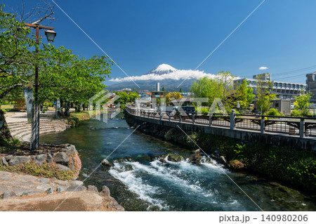 Fujinomiya town by Kanda river with mount Fuji view in spring, Shizuoka 140980206