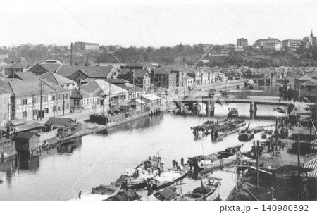 古写真 1918-1933年 横浜 派大岡川の花園橋から望む吉浜橋 古写真 1918-1933年 横浜 派大岡川の花園橋から望む吉浜橋 140980392