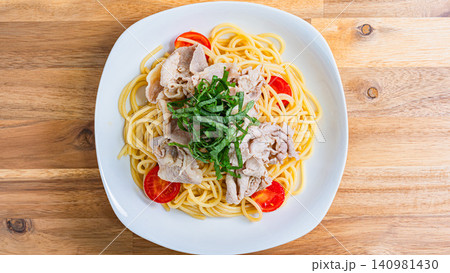 豚しゃぶと大葉の冷製パスタ 夏に人気のさっぱり和風スパゲッティ 豚しゃぶと大葉の冷製パスタ 夏に人気のさっぱり和風スパゲッティ 140981430