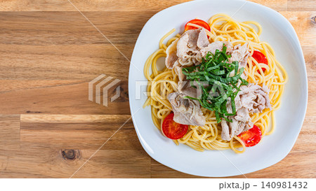 豚しゃぶと大葉の冷製パスタ 夏に人気のさっぱり和風スパゲッティ 140981432