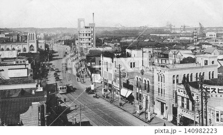 古写真 1933年 横浜 尾上町通りから望む桜木町駅(二代目駅舎)の遠望 古写真 1933年 横浜 尾上町通りから望む桜木町駅(二代目駅舎)の遠望 140982223