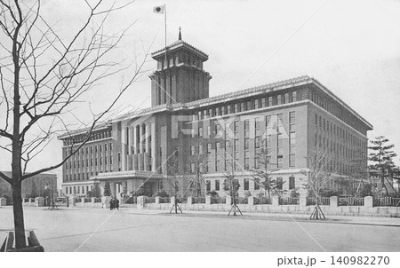 古写真　1933年　横浜　神奈川県庁の本庁舎 140982270