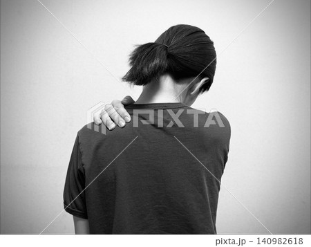 肩こりの日本人女性 140982618