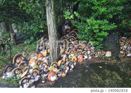 和歌山市にある淡嶋神社の境内風景 和歌山市にある淡嶋神社の境内風景 140982858