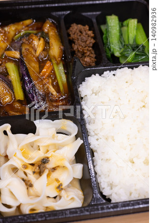 おいしい四川風ひき肉と茄子の中華炒め弁当 おいしい四川風ひき肉と茄子の中華炒め弁当 140982936