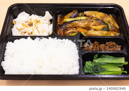 おいしい四川風ひき肉と茄子の中華炒め弁当 140982946