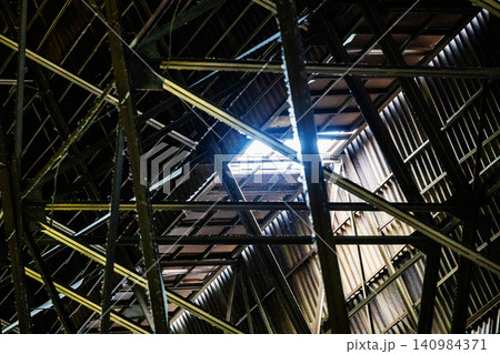 metal trusses under roof of abandoned factory metal trusses under roof of abandoned factory 140984371