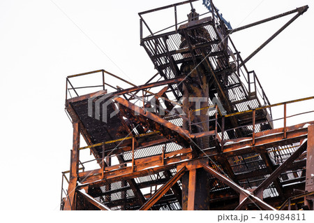 steel structures of plant tower during snowfall 140984811