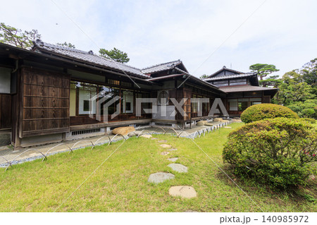 梅雨の明治記念大磯庭園 140985972