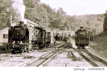 昭和45年 蒸気機関車9600とD51牽引貨物列車 常紋信号所 石北本線 北海道 記録写真 昭和45年 蒸気機関車9600とD51牽引貨物列車 常紋信号所 石北本線 北海道 記録写真 140988829