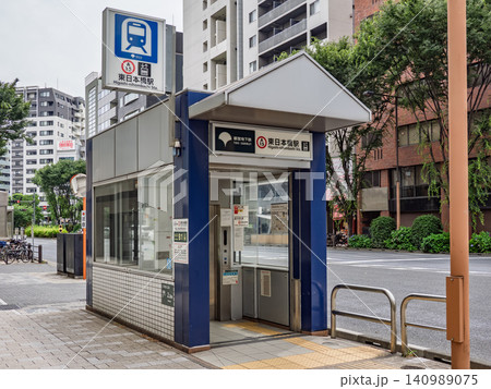都営浅草線「東日本橋駅」B1エレベーター出入口の駅名表示 140989075