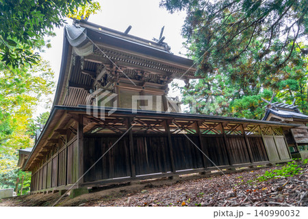 兵庫県神戸市 丹生山系 シビレ山の豊かな自然に佇む古き良き神社 本殿※作品コメント欄に撮影位置 兵庫県神戸市 丹生山系 シビレ山の豊かな自然に佇む古き良き神社 本殿※作品コメント欄に撮影位置 140990032