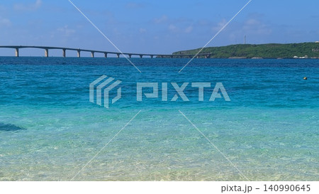 青い海と橋 140990645
