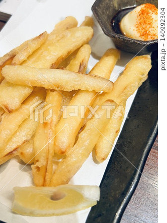 フライドポテトのある食卓 フライドポテトのある食卓 140992304