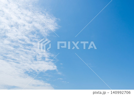 春の青空と雲の風景01 春の青空と雲の風景01 140992706