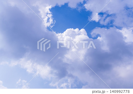 春の山から 印象的な青空と雲09 春の山から 印象的な青空と雲09 140992778