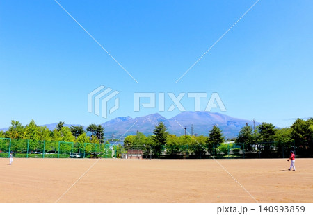 浅間山の山麓にある公園　　　信州の景色　　　 140993859