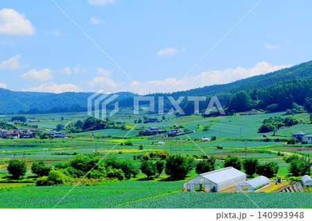 6月の嬬恋村の風景 浅間山の山麓 6月の嬬恋村の風景 浅間山の山麓 140993948