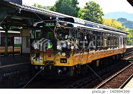 駅に停車中のうみやまむすび 駅に停車中のうみやまむすび 140994306