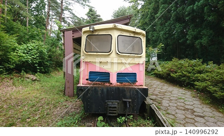 森の中の電車 森の中の電車 140996292
