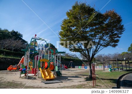 三重県　亀山市　亀山公園・亀山公園わんぱく広場　公園の遊具のイメージ 140996327