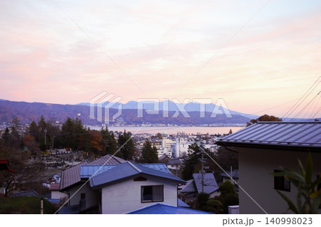 八ヶ岳と諏訪湖の夕暮れ 八ヶ岳と諏訪湖の夕暮れ 140998023