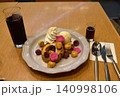 くるま麩のフレンチトーストとアイスコーヒー 140998106