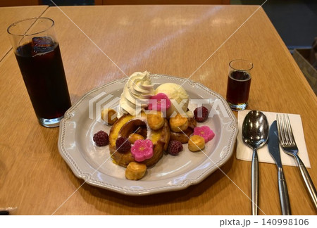 くるま麩のフレンチトーストとアイスコーヒー くるま麩のフレンチトーストとアイスコーヒー 140998106
