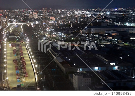 大阪 吹田 高層ビルから見た夜景 貨物ターミナル駅、安威川(メロード吹田から北東方向、初夏) 大阪 吹田 高層ビルから見た夜景 貨物ターミナル駅、安威川(メロード吹田から北東方向、初夏) 140998453