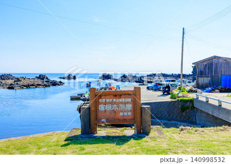 初夏の宿根木海岸 佐渡島 新潟県佐渡市 初夏の宿根木海岸 佐渡島 新潟県佐渡市 140998532