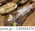 透き通る身が美しいイカの姿造り 140999276