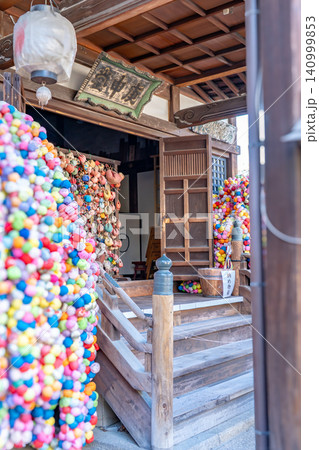 京都東山 金剛寺 八坂庚申堂(日本最初の庚申堂)日本三庚申の一つ(カラフルなくくり猿を奉納) 京都東山 金剛寺 八坂庚申堂(日本最初の庚申堂)日本三庚申の一つ(カラフルなくくり猿を奉納) 140999853