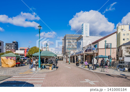 晴れた日のJR焼津駅周辺の風景(静岡県) 晴れた日のJR焼津駅周辺の風景(静岡県) 141000184