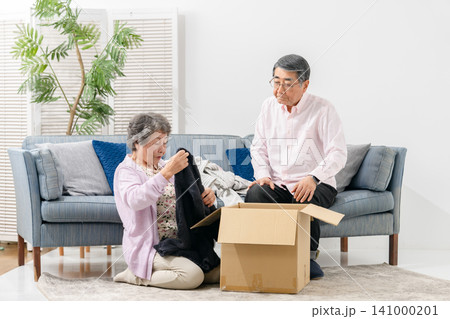 シニア夫婦 終活 断捨離 シニア夫婦 終活 断捨離 141000201