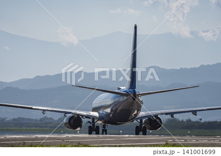 夏の仙台空港 離陸中の飛行機 宮城県名取市 夏の仙台空港 離陸中の飛行機 宮城県名取市 141001699
