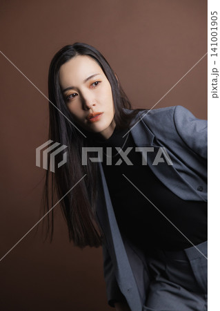 クールな女性 クールな女性 141001905