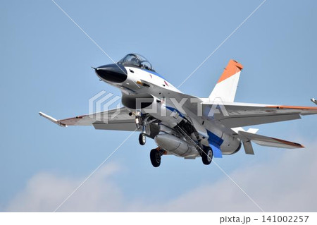 着陸するF-2戦闘機 着陸するF-2戦闘機 141002257